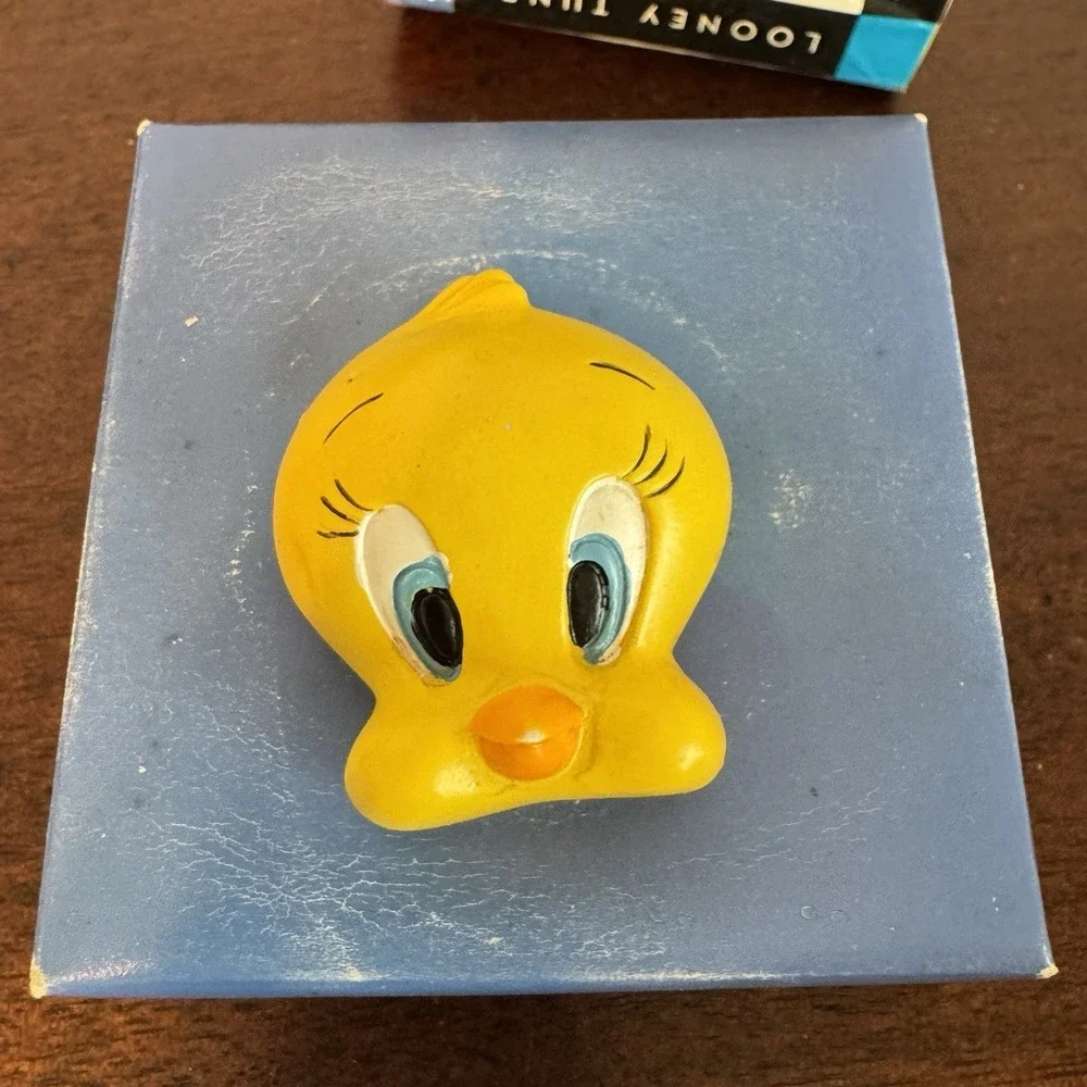 1 - Warner Bros. Tweety Bird 1994 Looney Tunes Cartoon Cabinet Drawer Pull Knob